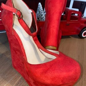 Red wedges, velvet texture, size 8